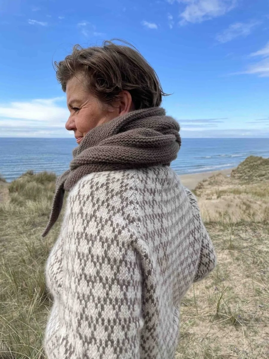 Easy Peasy triangular shawl by Önling, No 1 knitting kit